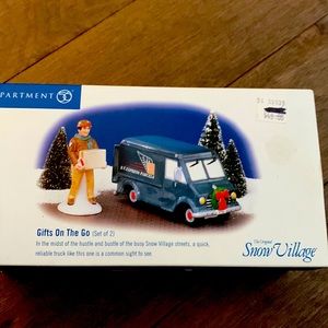 Department 56 Snow Village Gifts on the Go